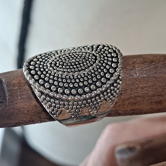 Premier Designs Size 6.5 Chevie Antiqued Silver Plated Ring, Retired - Picture 5 of 6